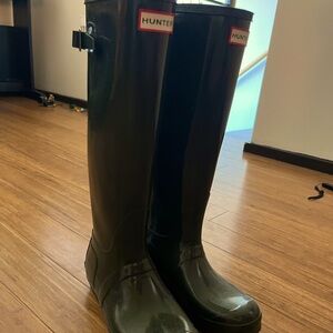 Size 8 Hunter Tall Rain Boots
